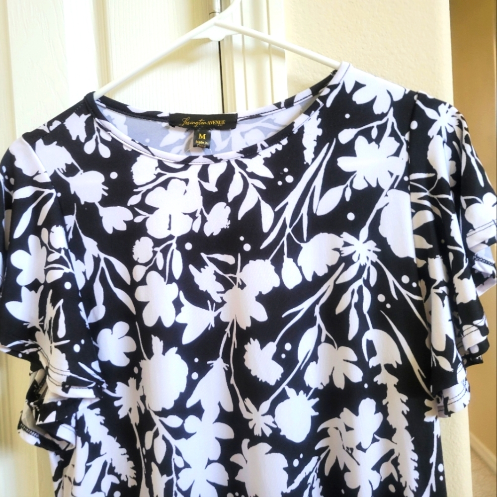 Ladies dress Lexington Avenue NYC, new with tags. Size Medium